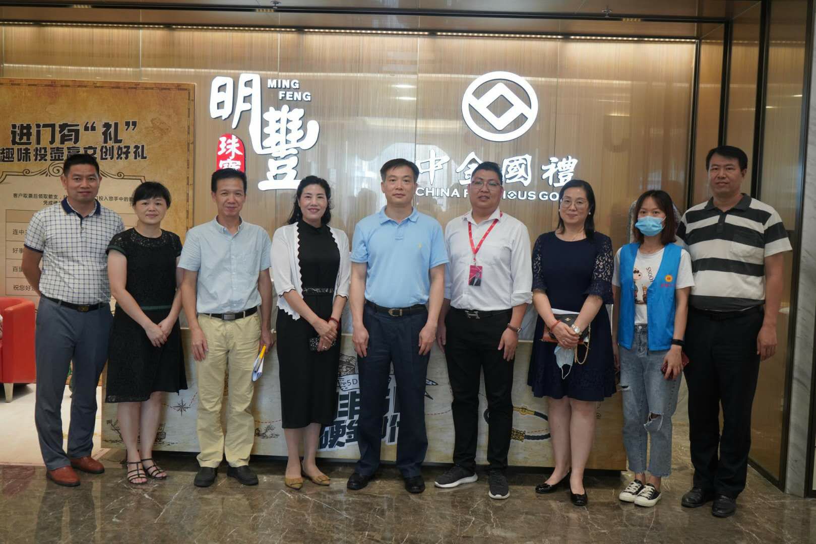深圳市罗湖区总工会领导莅临重庆鼎盛工艺品生产有限公司参观指导